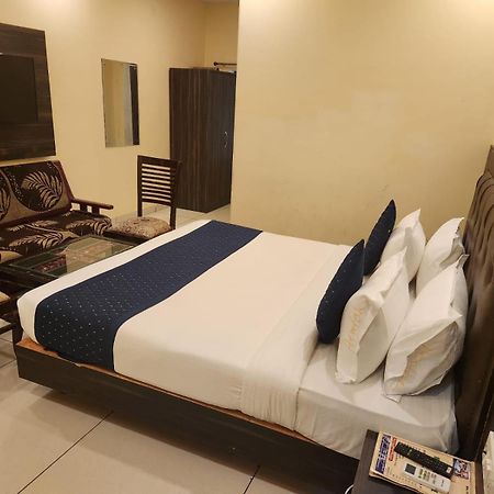 Hotel Aerotech Near Delhi Airport Neu-Delhi Exterior foto